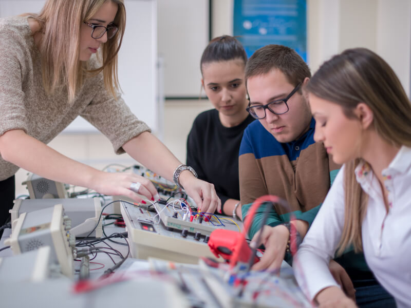 Elektronické prístroje a zariadenia pre školy
